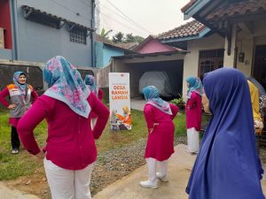 Senam Lansia yang diadakan oleh Rumah Zakat 