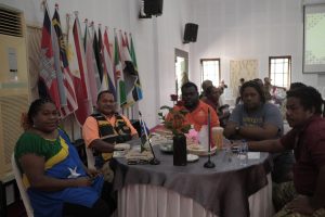 Sejumlah peternak dan penyuluh pertanian dari Kepulauan Solomon antusias berlatih budidaya ayam broiler yang digelar Kementerian Pertanian (Kementan) di BBPP Batu, sebagai penugasan khusus dari Kementerian Luar Negeri Kepulauan Solomon.